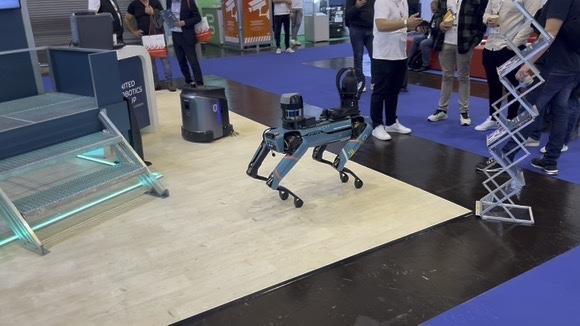 SH Ausbildung Security Messe Essen 2024 KI Robotterhund
